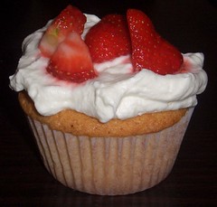 strawberry short(cup)cake close-up