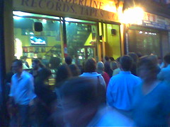 Fans watching U2 DVD on Fleet Street, Dublin